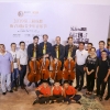 Mit mit Team (u.a. Wei Yang & Yimeng Xi) beim Fototermin nach dem Konzert (Foto: Archiv)