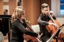Tamara Melikian und Markus Jung vom Dúo Céllico während ihres Konzertteils im Eröffnungs-Triptychon der 