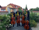 Die Vier EvangCellisten nach ihrem 100. Konzert in der Johanneskirche in Dreitzsch beim Festival 