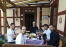 Die Vier EvangCellisten mit dem italienischen Organisten Alessio Corti in Wipfra vor dem Konzert innerhalb des Festivals 